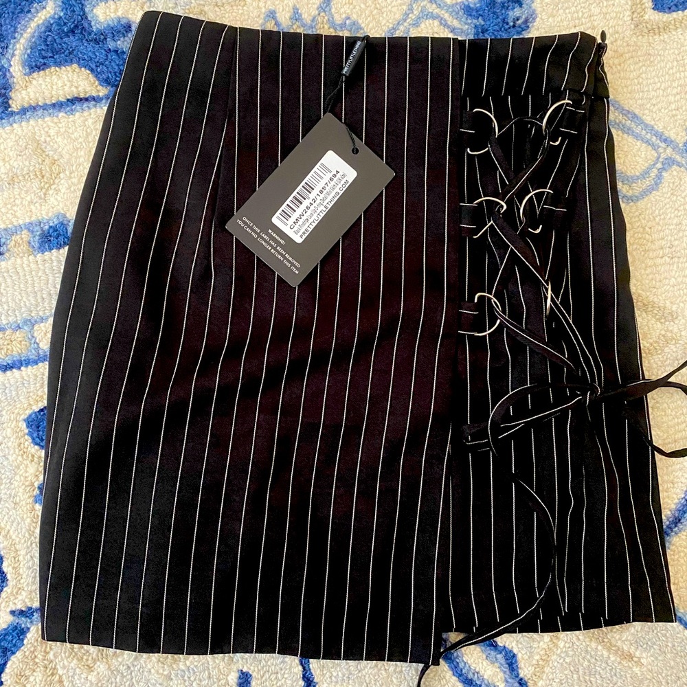 BRAND NEW PRETTLYLITTLETHING SKIRT SIZE US 2